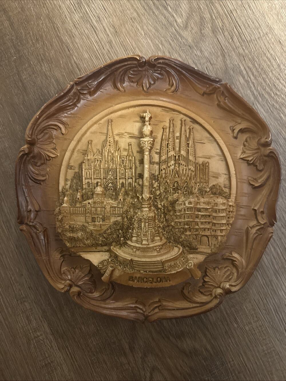 BARCELONA PLATO DECORATIVO DE PARED ORNAMENTAL WALL PLATE Resin 3D 9" VINTAGE